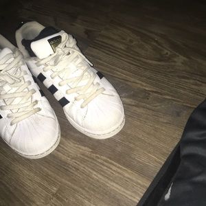 Women’s Addias Superstar shell toe Size 8 1/2